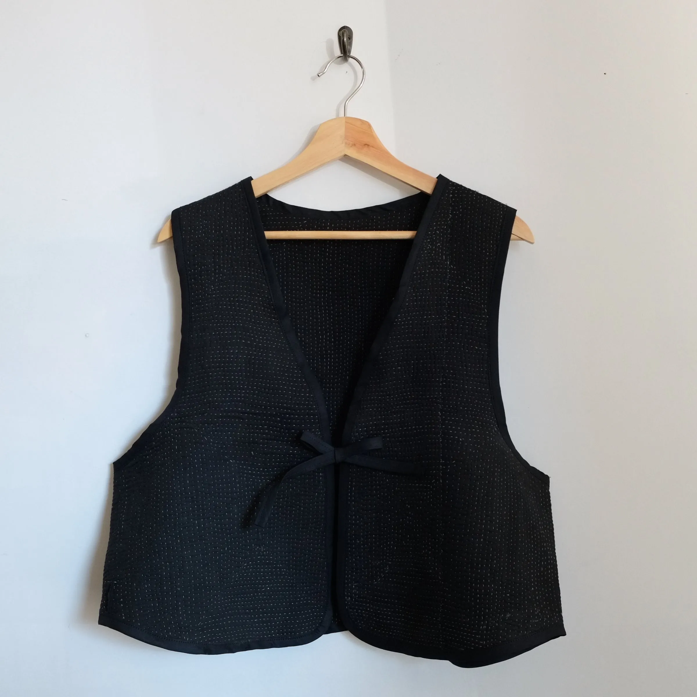 Amelia Sleeve Vest Black with White Thread XXL088