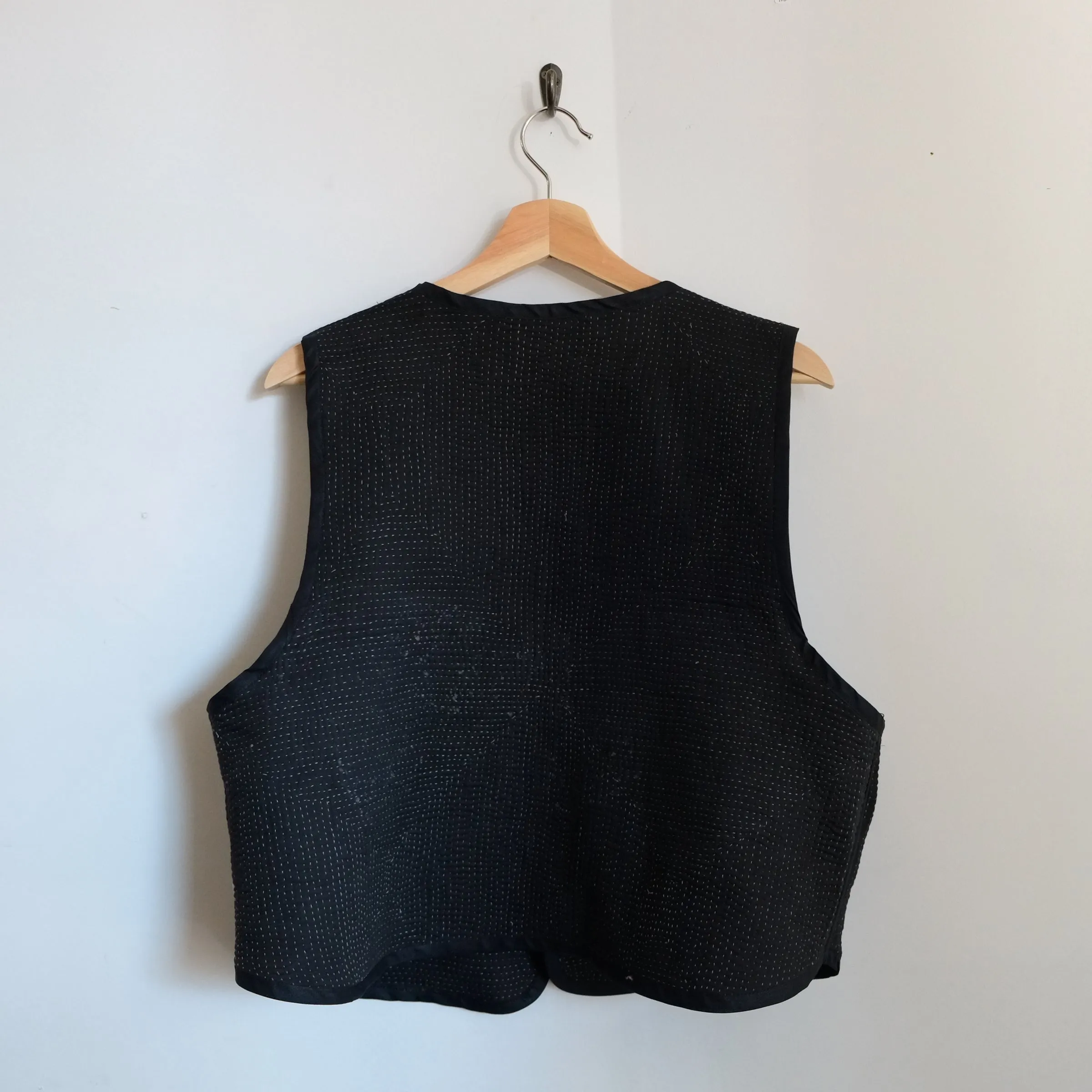 Amelia Sleeve Vest Black with White Thread XXL088